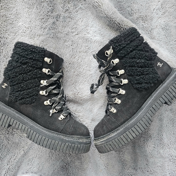 CHANEL black boots - Picture 6 of 10